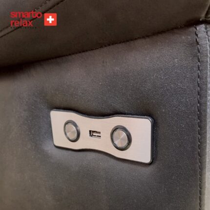 Smarto Relax TV Koltuğu Berjer (Siyah) – Zürih VIP Serisi, Elektrikli Kademeli Sırt Dayama, Ergonomik, Hakiki Deri, USB Şarj, Doğal Ahşap Arka Panel, Kontrol Panelli, Dekoratif Tekli Koltuk - Görsel 5